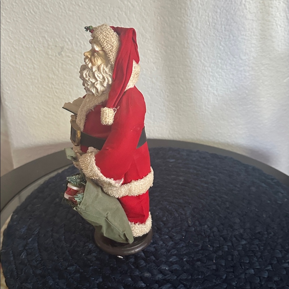 Vintage Santa Claus Figurine - Picture 4 of 5